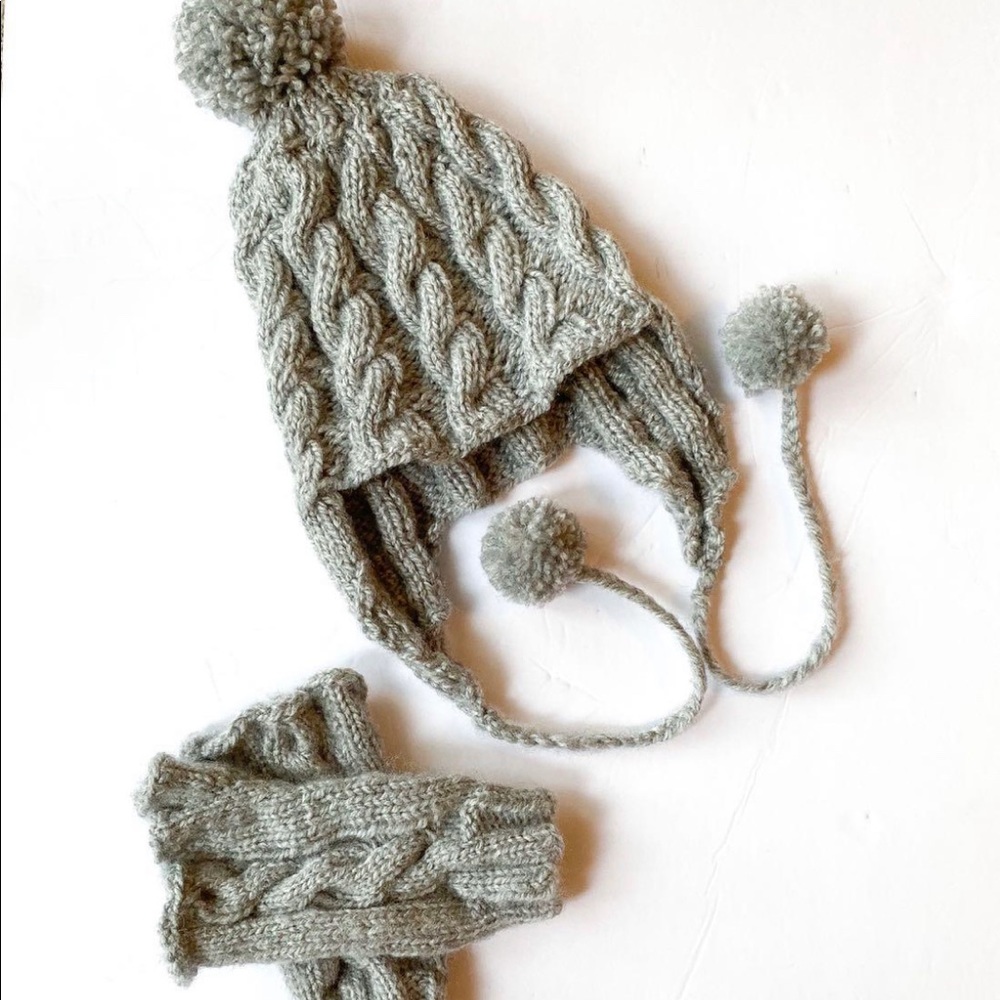 HandKnit Ladies Cabled Hat & Fingerless Glove Set
